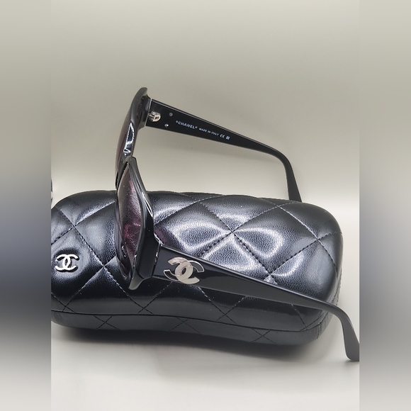 Chanel Sunglasses Logo Pearlized CC - Picture 4 of 8